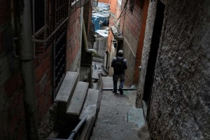 Casi cinco millones de venezolanos se mantienen en pobreza extrema, según encuesta