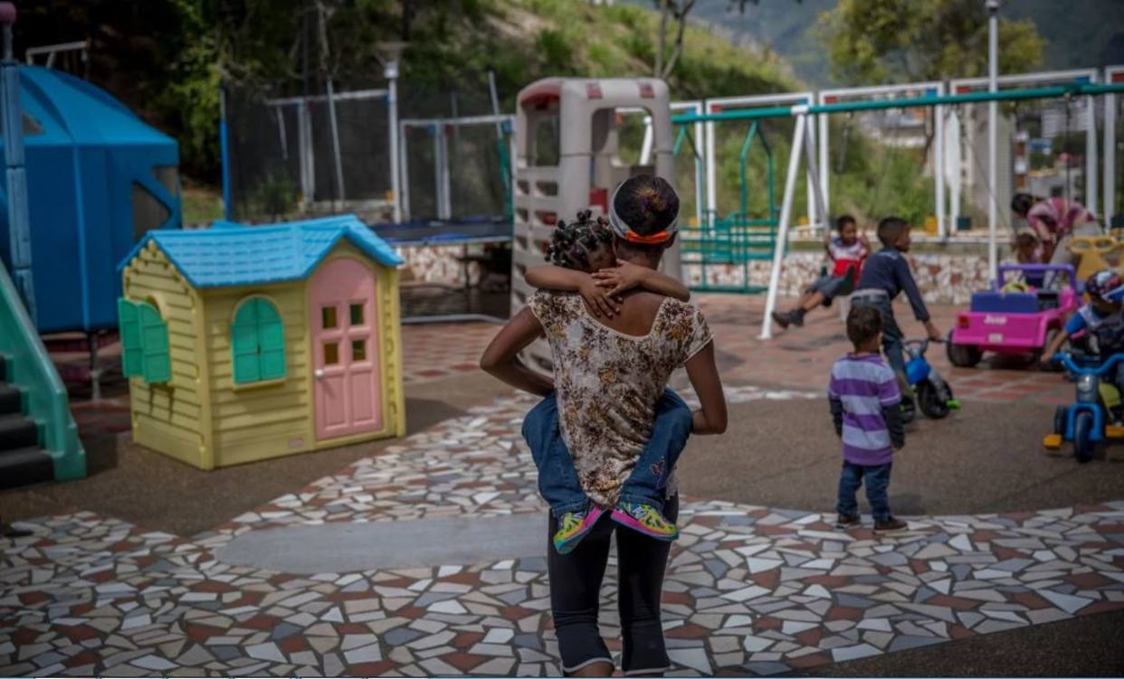 Al menos 52 niños venezolanos abandonados en la frontera con Colombia