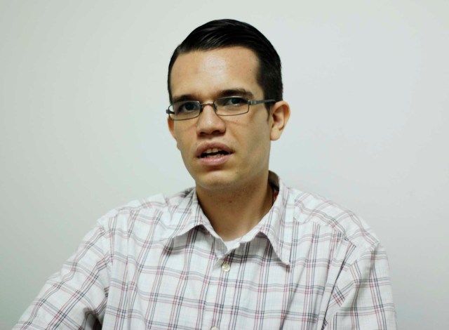Ante los problemas de transporte público en la ciudad capital, el coordinador del Movimiento Político Alternativa 1 (A1) en Caracas, Rafael Curvelo, llama la atención sobre las fallas en la movilidad que afectan a millones de ciudadanos (Foto: Nota de prensa)