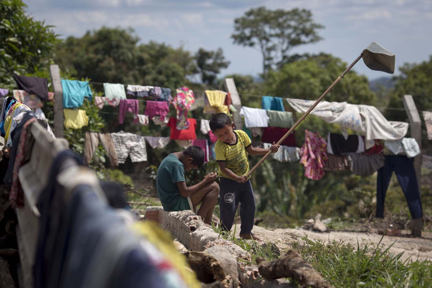 La migración venezolana trastorna una pequeña ciudad fronteriza de Brasil