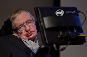 Así funcionaba la computadora que le permitía a Stephen Hawking comunicarse