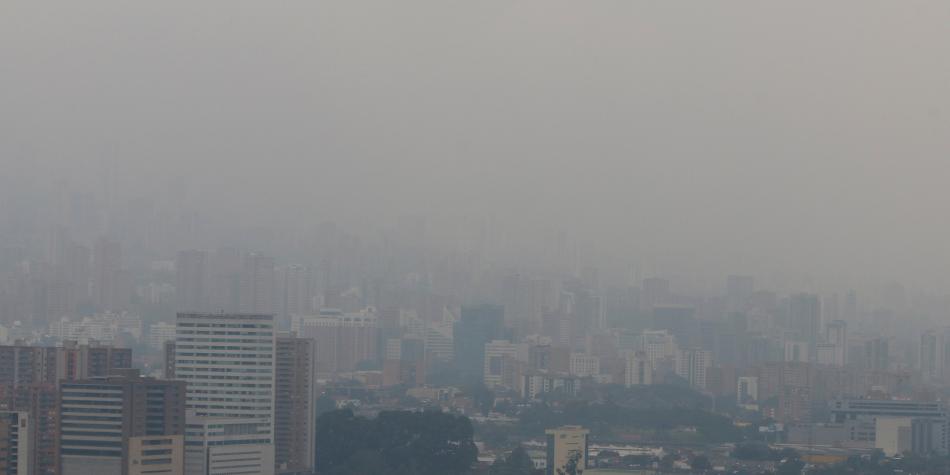 Decretan estado de alerta roja por calidad del aire en Medellín