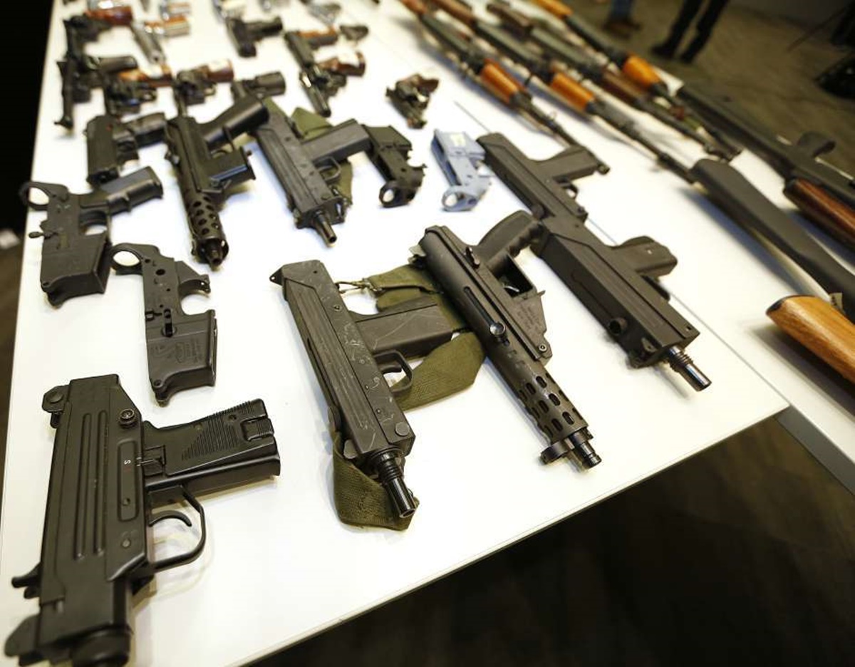 Militares del Daex vendían  “combos” de armas en dólares