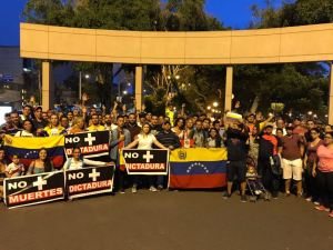 Venezolanos en Perú protestaron contra de Maduro (Fotos)