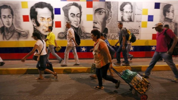 Miles de venezolanos escapan de la dictadura de Nicolás Maduro por la extensa frontera que la une con Colombia, país que incrementó los controles en los últimos meses y aumentó la presencia militar (EFE)