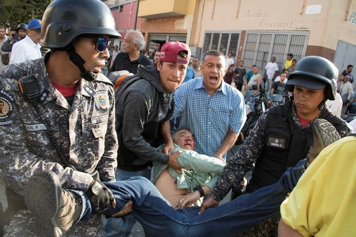 Ataque de colectivos paramilitares mantiene en terapia intensiva al diputado Teodoro Campos