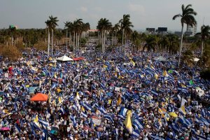 Miles de personas recorren Managua para pedir justicia y dimisiones