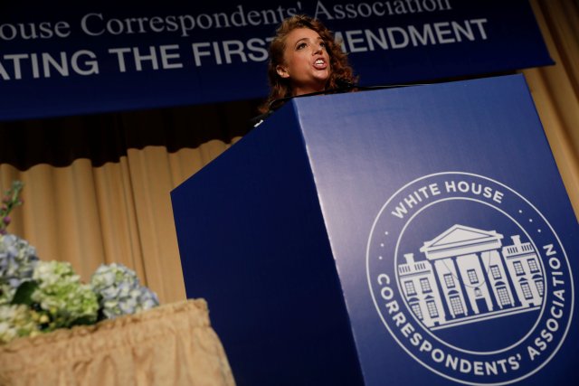 La comediante Michelle Wolf se presenta en la cena de la Asociación de Corresponsales de la Casa Blanca en Washington, EE. UU., El 28 de abril de 2018. REUTERS / Aaron P. Bernstein