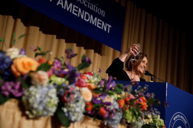 La presidenta de la Asociación de Corresponsales de la Casa Blanca, Margret Margaret Talev, habla en la cena de la Asociación de Corresponsales de la Casa Blanca en Washington, EE.UU., el 28 de abril de 2018. REUTERS / Aaron P. Bernstein
