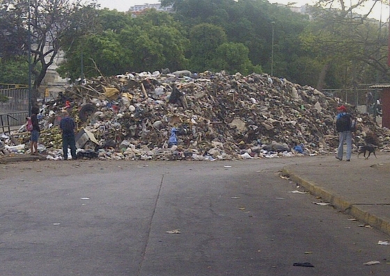 Foto: Montañas de basura se acumulan en Propatria / Cortesía 