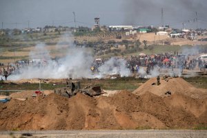 Al menos 40 palestinos resultaron heridos en protestas en la frontera de Gaza con Israel