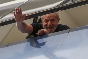 Lula asume desde prisión su candidatura por “responsabilidad” con Brasil