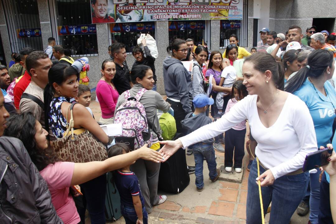 María Corina Machado llevó la protesta contra Maduro a la frontera con Colombia (Videos)