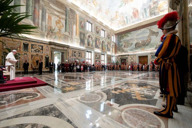 Pope Francis speaks to Swiss guards the day ahead of their swearing-in ceremony at the Vatican, May 4, 2018. Osservatore Romano/Handout via REUTERS ATTENTION EDITORS - THIS IMAGE WAS PROVIDED BY A THIRD PARTY