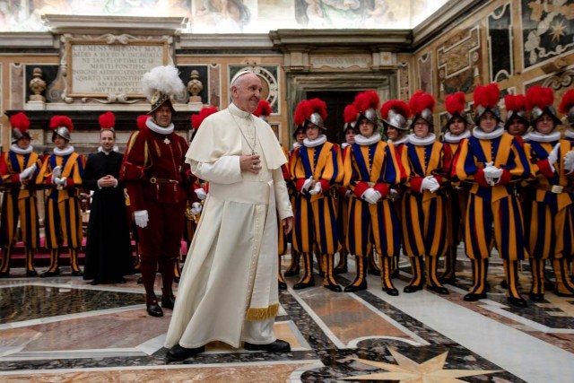 Pope Francis smiles as he walks past Swiss guards the day ahead of their swearing-in ceremony at the Vatican, May 4, 2018. Osservatore Romano/Handout via REUTERS ATTENTION EDITORS - THIS IMAGE WAS PROVIDED BY A THIRD PARTY