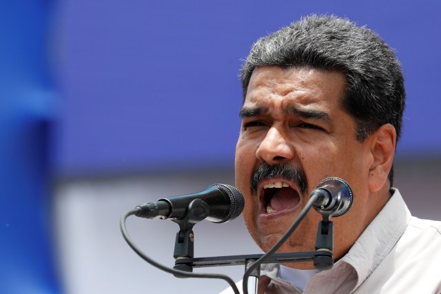 El presidente de Venezuela, Nicolás Maduro, dando un discurso durante un mitin en Charallave, mayo 15, 2018. REUTERS/Carlos Garcia Rawlins