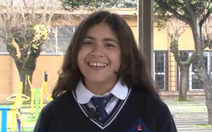Niña venezolana sorprendió a Chile tras ganar un concurso de historia (video)