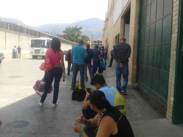 Foto: Terminales vacíos en Guarenas y Guatire porque usan autobuses para campaña madurista / LaPatilla.com