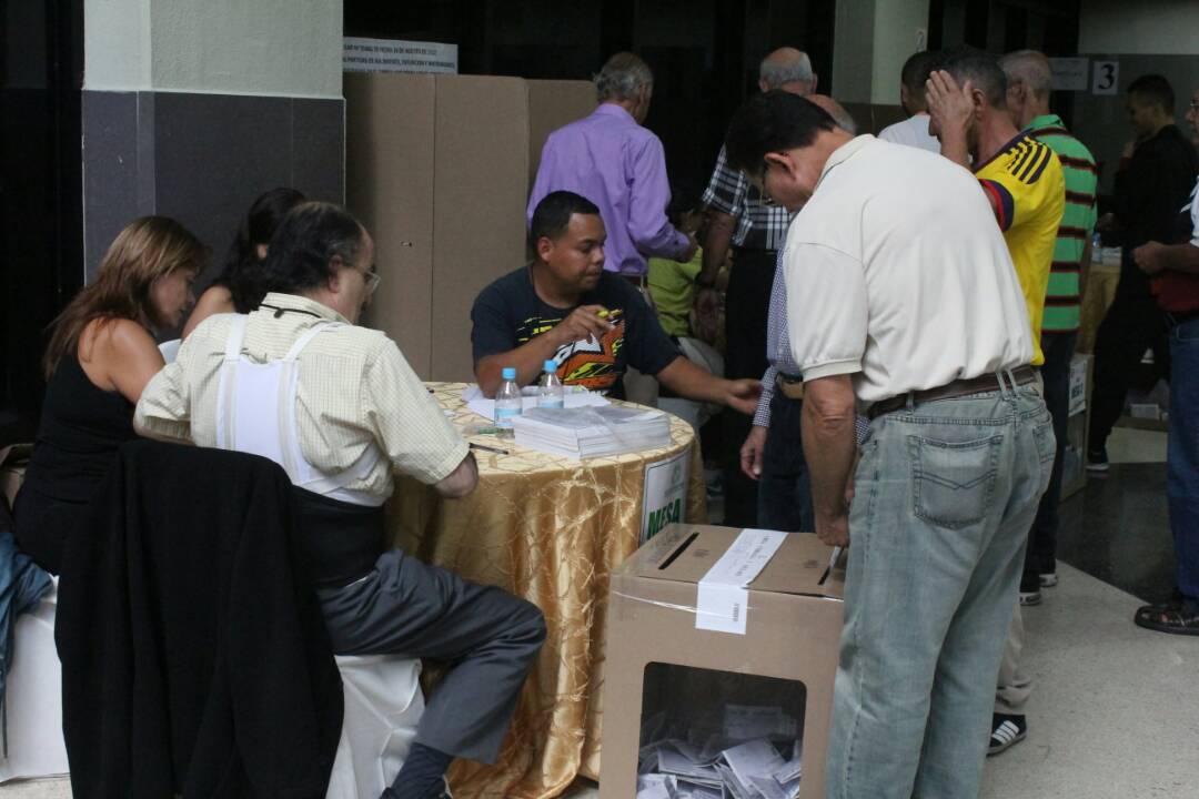 Elecciones presidenciales en Colombia: Cierran puntos de votación en Venezuela