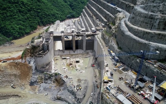 Lluvias agudizan emergencia en zona afectada por hidroeléctrica colombiana