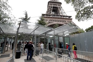 Torre Eiffel desvela su nuevo muro de cristal contra ataques (Fotos)