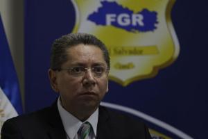 Fiscalía salvadoreña ordena la captura del expresidente Funes