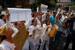 Cómo será el proceso de selección para apoyo económico al personal de salud anunciado por Guaidó