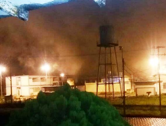Grave incendio obliga a desalojar Hospital Razetti de Tucupita