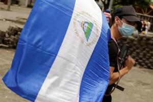 Jóvenes nicaragüenses seguirán en los “tranques” hasta que Ortega renuncie