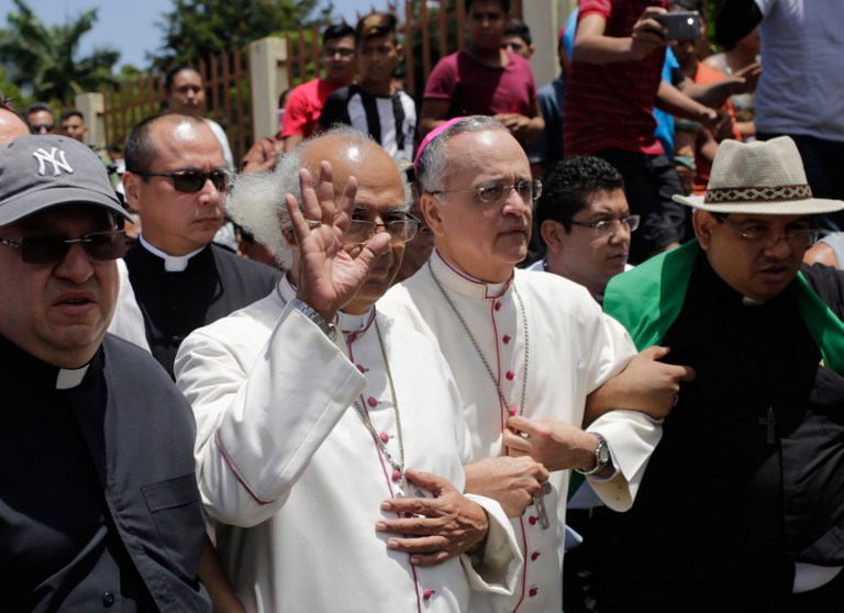 Obispos seguirán como mediadores en el diálogo de Nicaragua, pese a la agresión