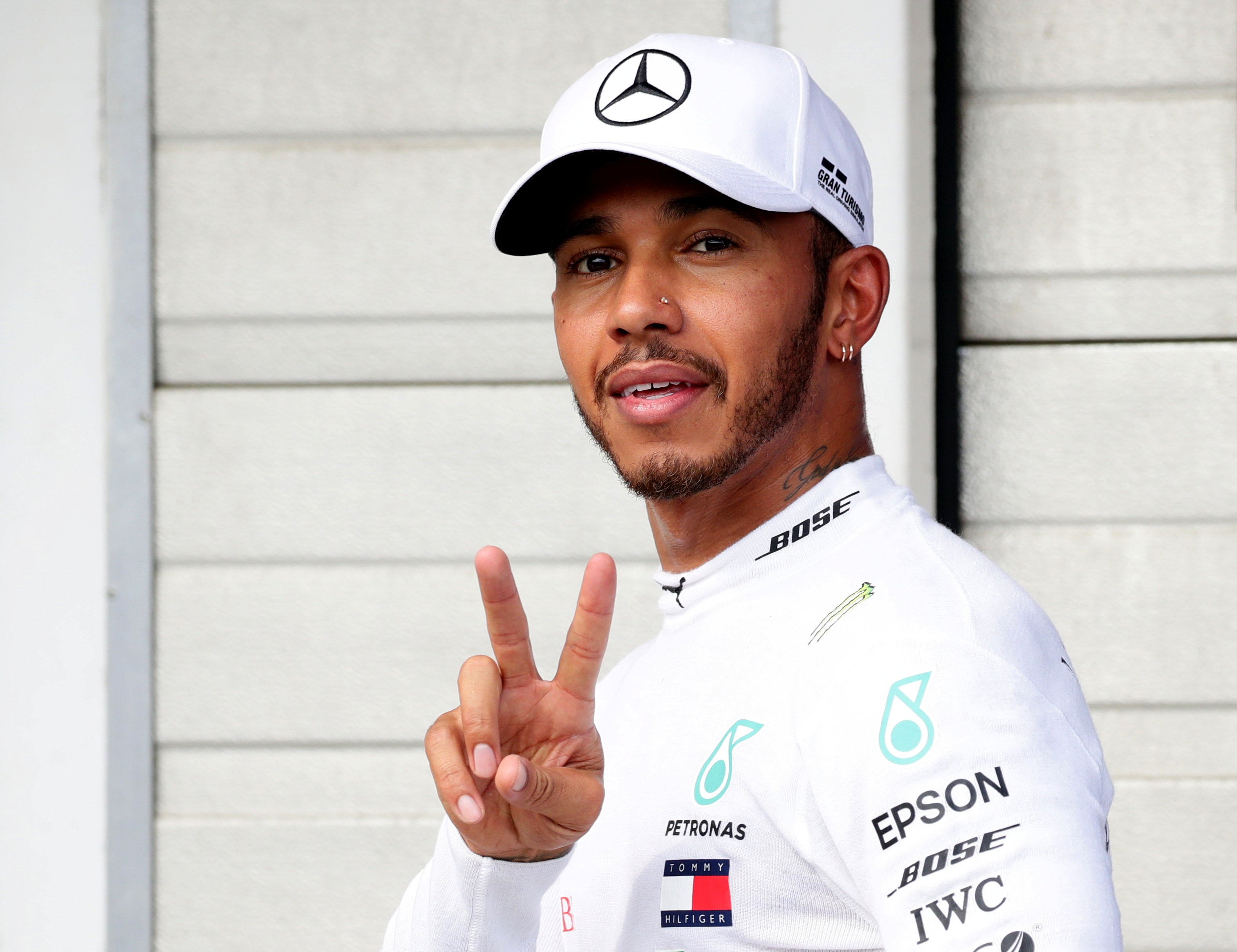 Hamilton logra la pole bajo la lluvia en el Gran Premio de Hungría