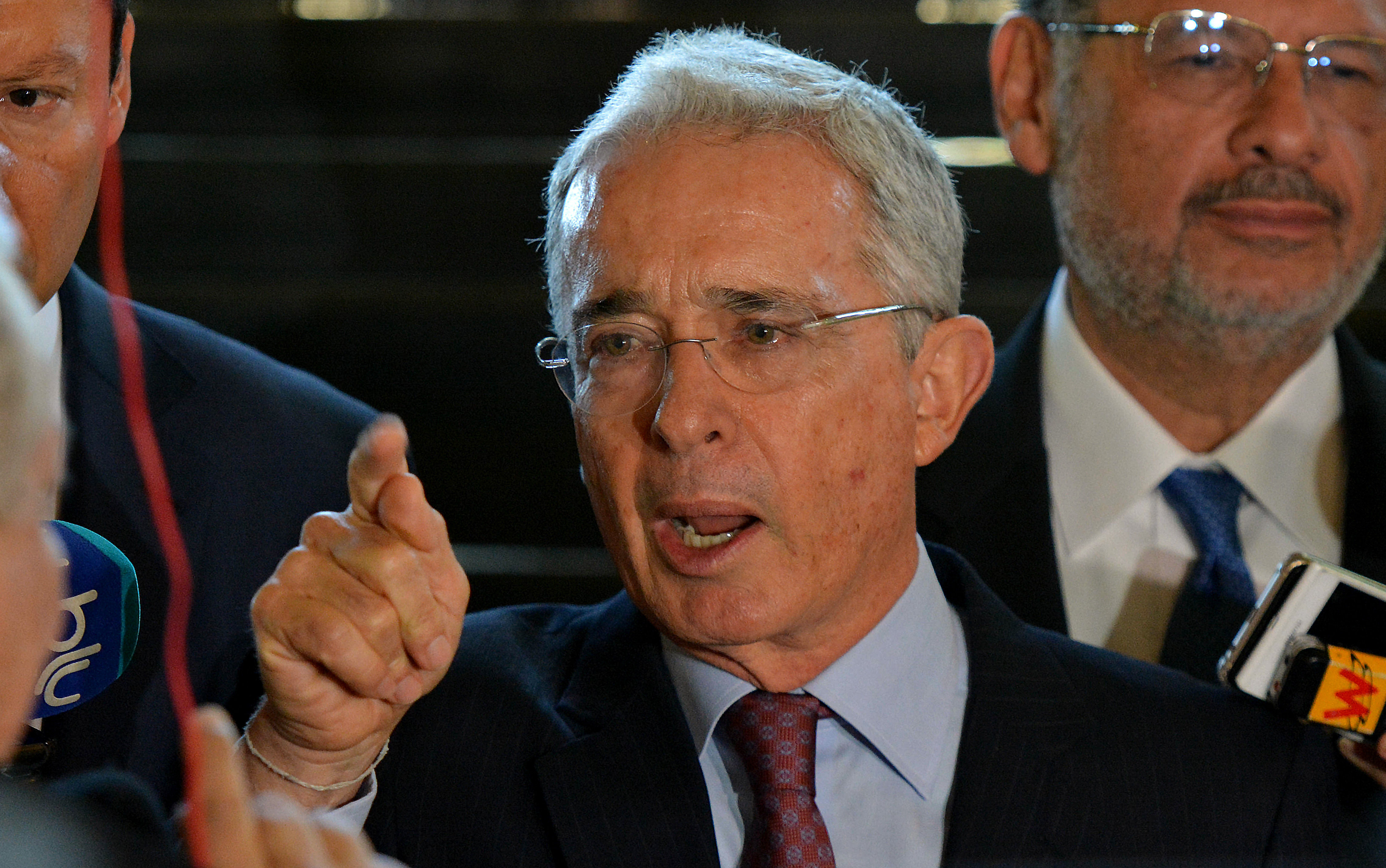 Uribe pide “intervención doméstica” en Venezuela con apoyo internacional