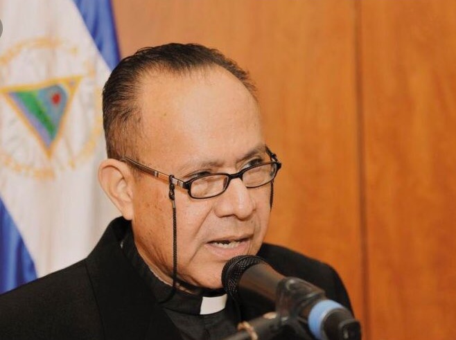 Atacan vehículo donde viajaba obispo nicaragüense Abelardo Mata