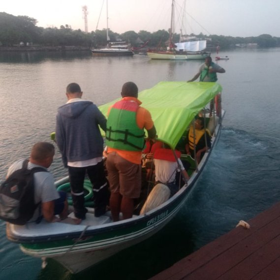 La Armada rescata en el Caribe a 12 personas de un barco panameño a la deriva