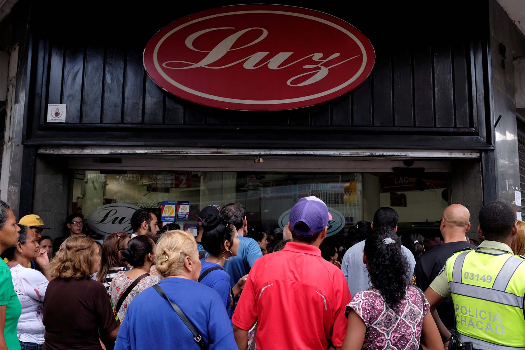 Multinacionales reducen cartera de productos en Venezuela por si tienen que partir