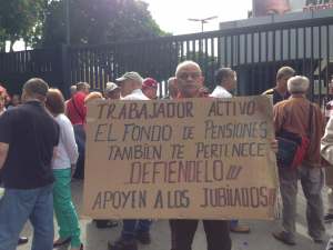 Jubilados de Pdvsa protestaron para exigir una pensión digna (Fotos)