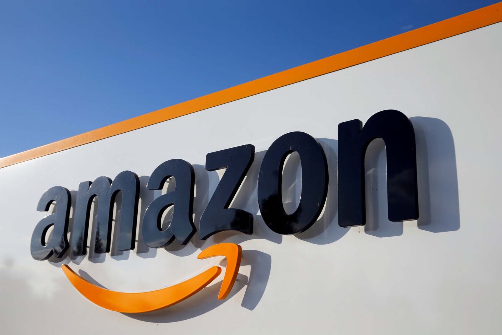 Amazon compensa tantos escándalos con un aumento de sueldo