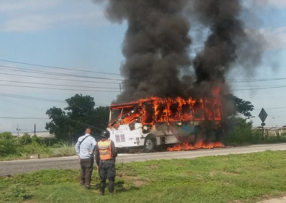 Reportan autobús incendiado en la ARC #12Sep