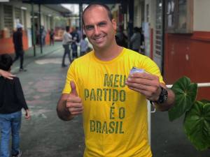 Hijo de Bolsonaro se convierte en el diputado más votado de la historia de Brasil