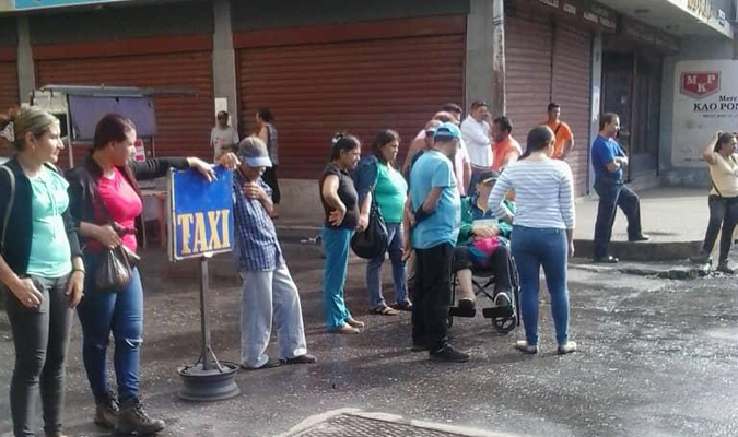 Pacientes renales trancaron calle en Lara por fallas en tratamiento #25Oct
