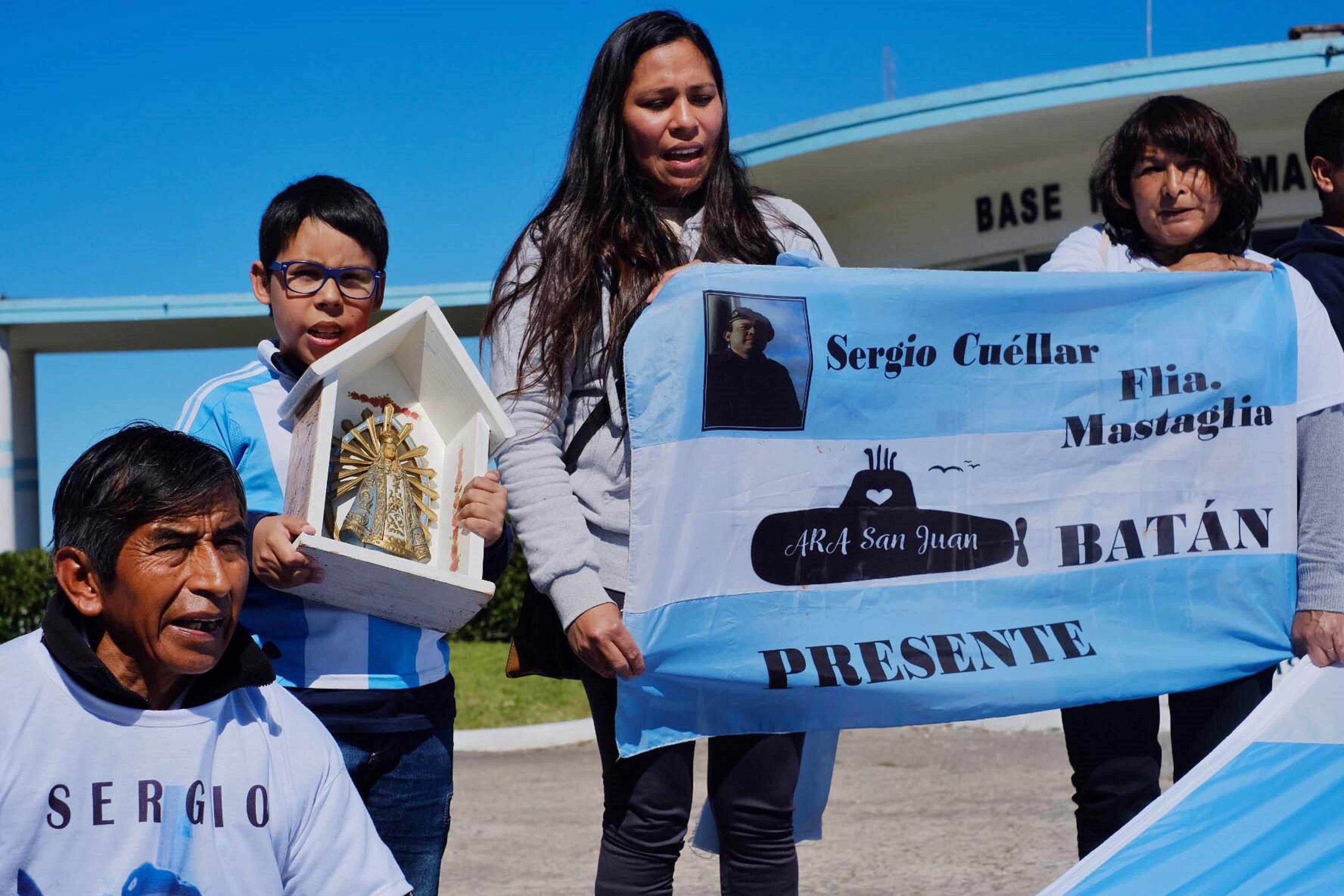 Familiares se manifiestan para pedir que refloten el submarino argentino