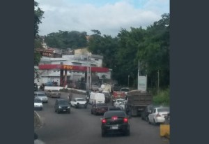 Se agudiza la falta de combustible en Táchira: Habitantes hacen colas de 10 kilómetros (denuncias)