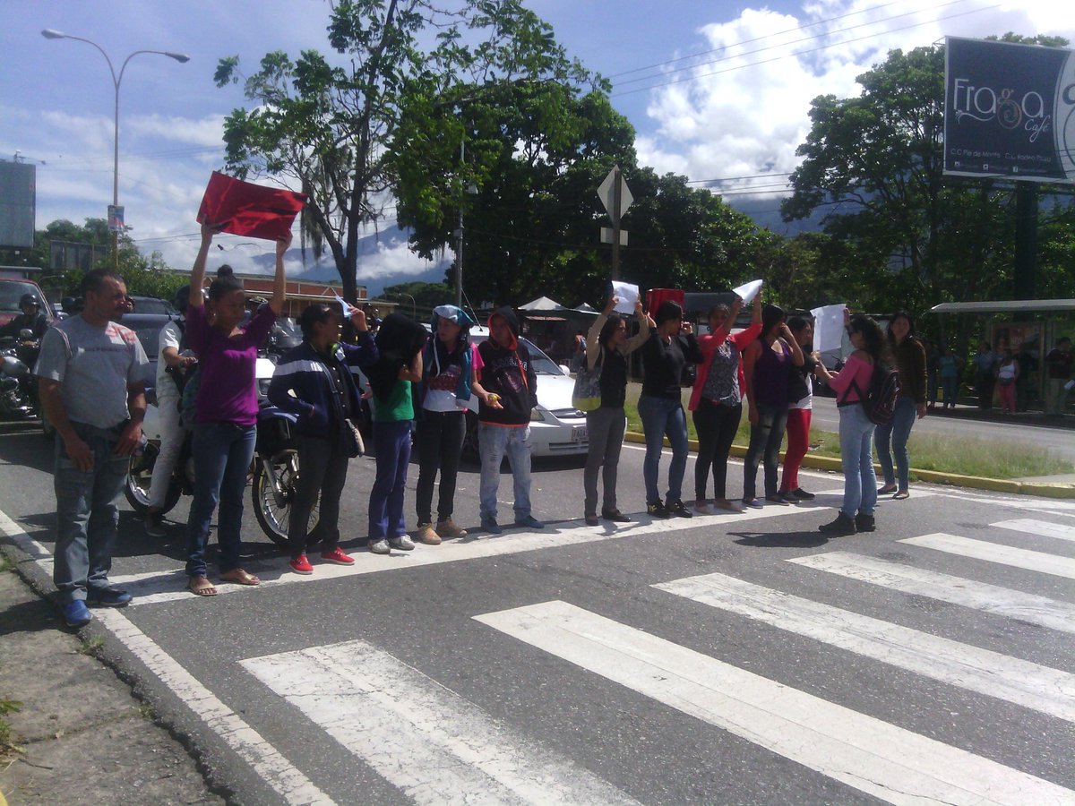 Representantes de 800 niños protestan por las precarias condiciones de escuela en Mérida #19Nov (fotos)