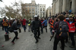 Altercados y protestas durante reunión del gobierno español en Barcelona