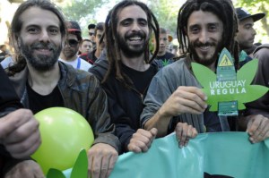 Uruguay celebra éxito de su ley de la marihuana y aumenta producción
