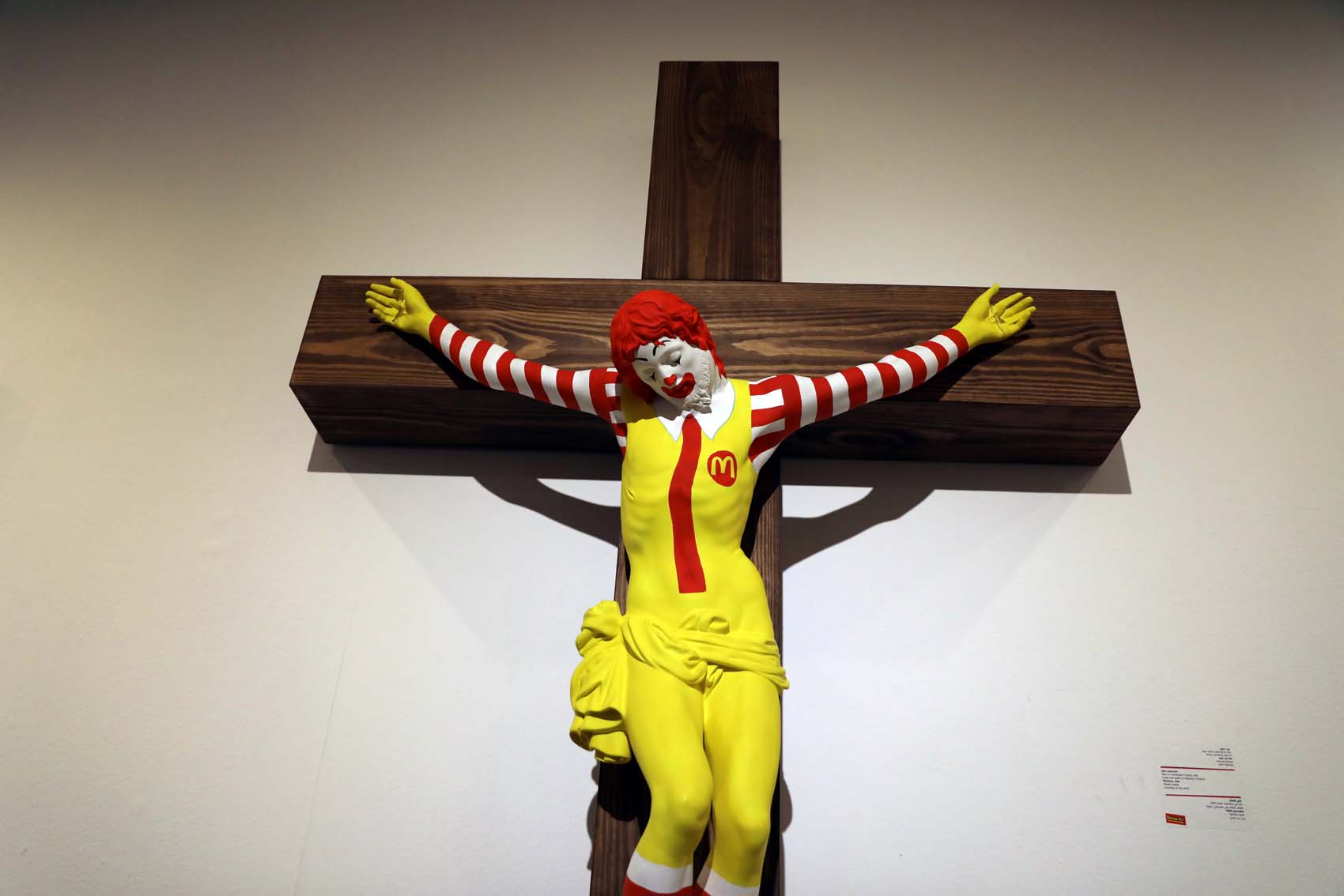 McJesus: La escultura con Ronald McDonald crucificado que causó disturbios en Israel (fotos)