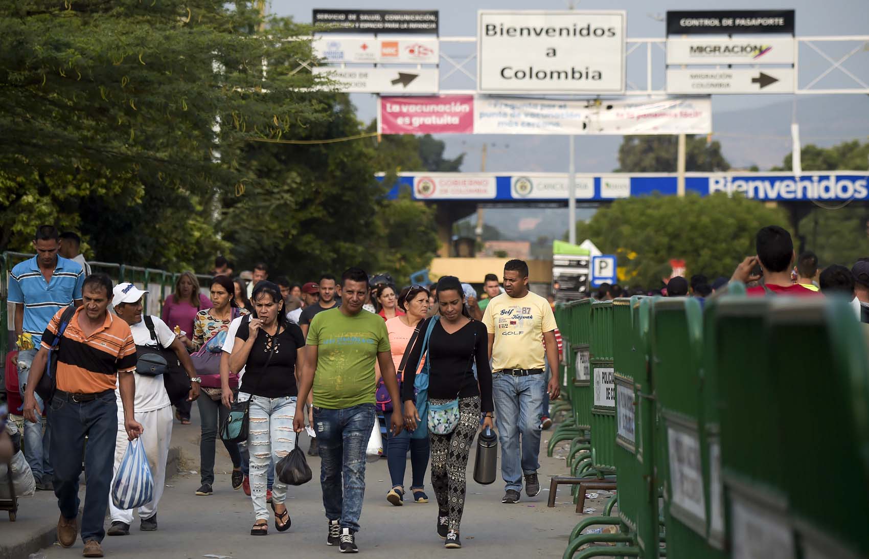 Régimen de Maduro anuncia que reabrirá pasos fronterizos con Colombia