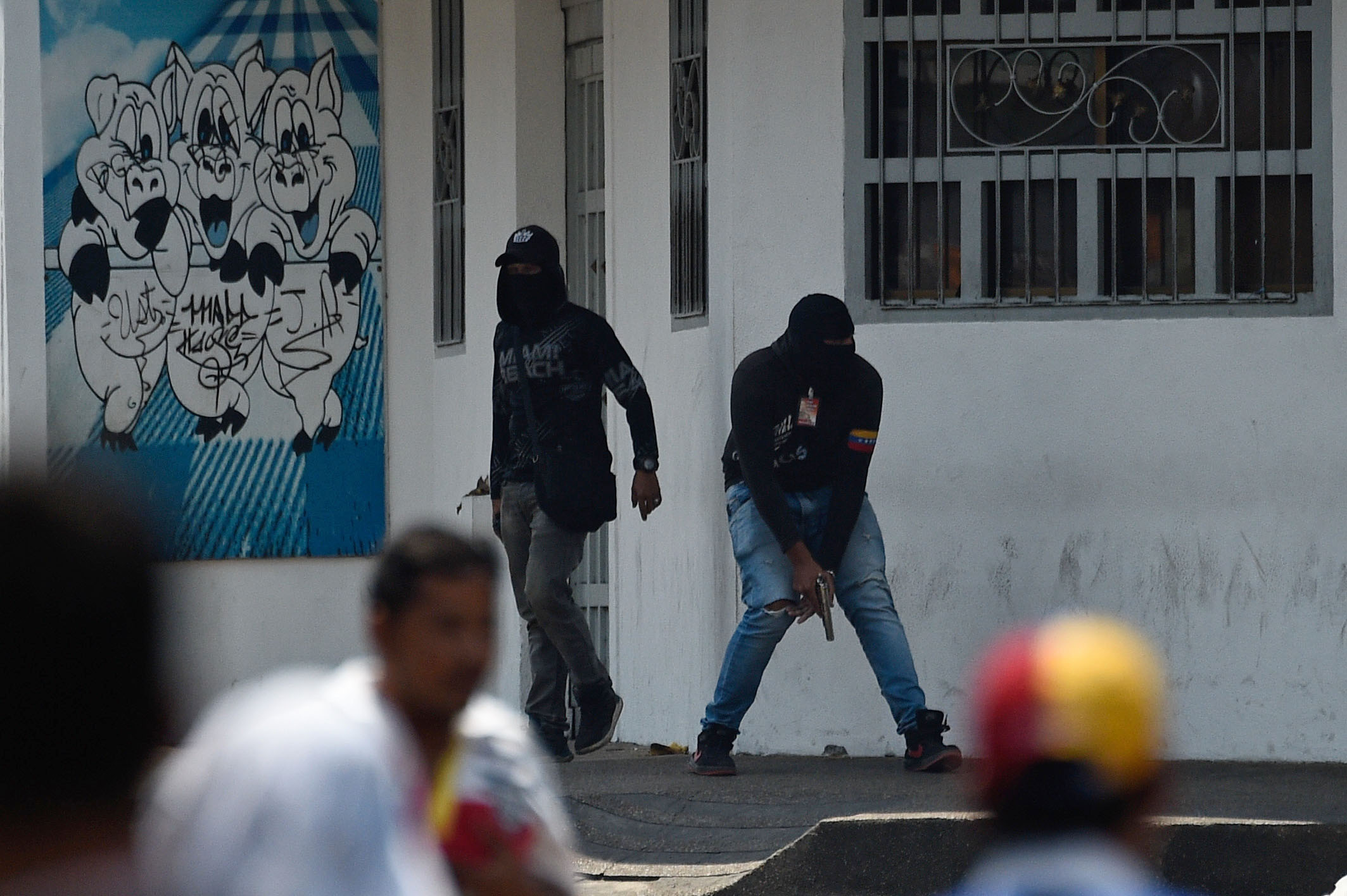 “La orden es masacrar al pueblo”: La denuncia de un GNB tras abandonar a Maduro (VIDEO)