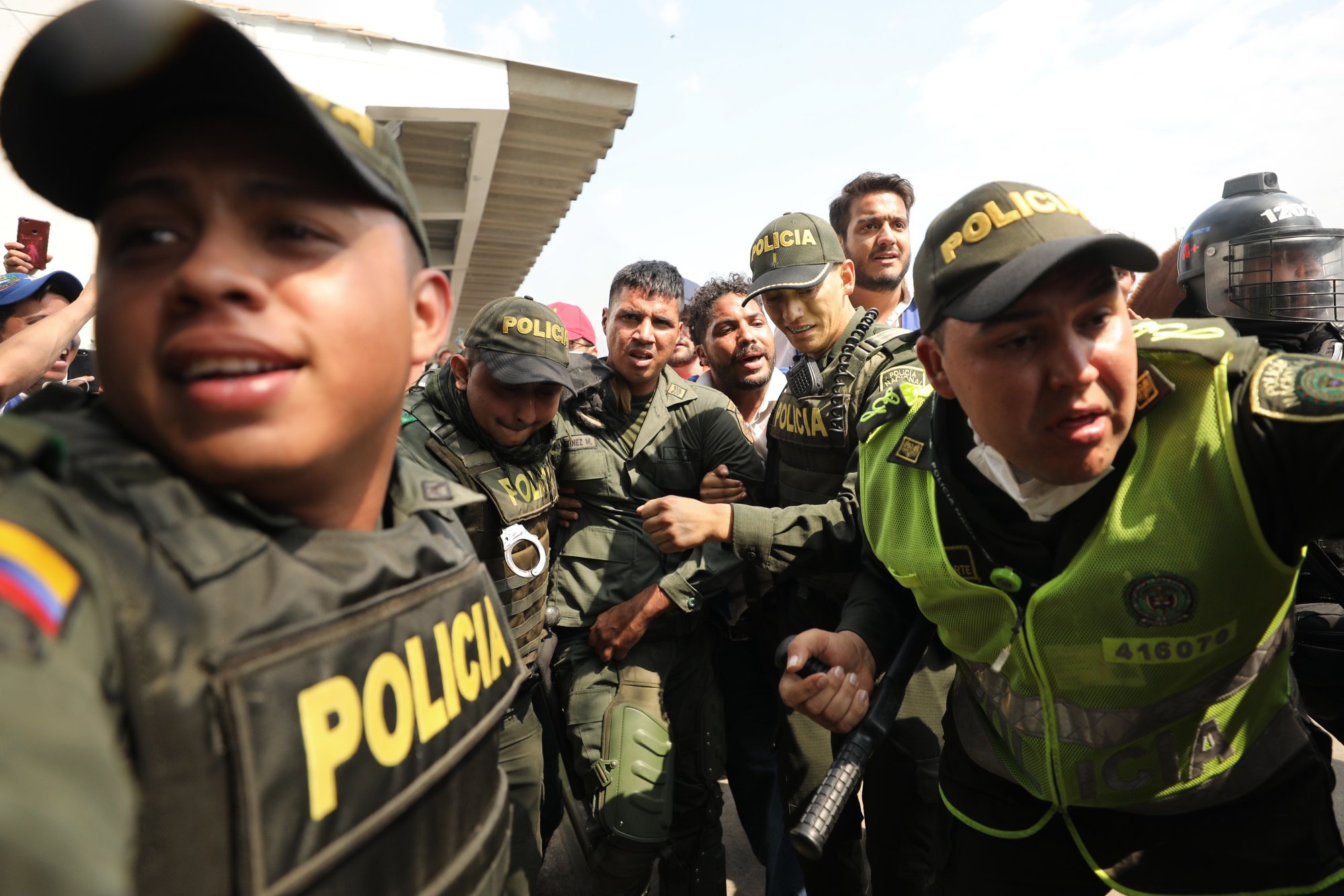 “Intervención”: Lo que piden los soldados de Guaidó para superar la claustrofóbica realidad de las FAN