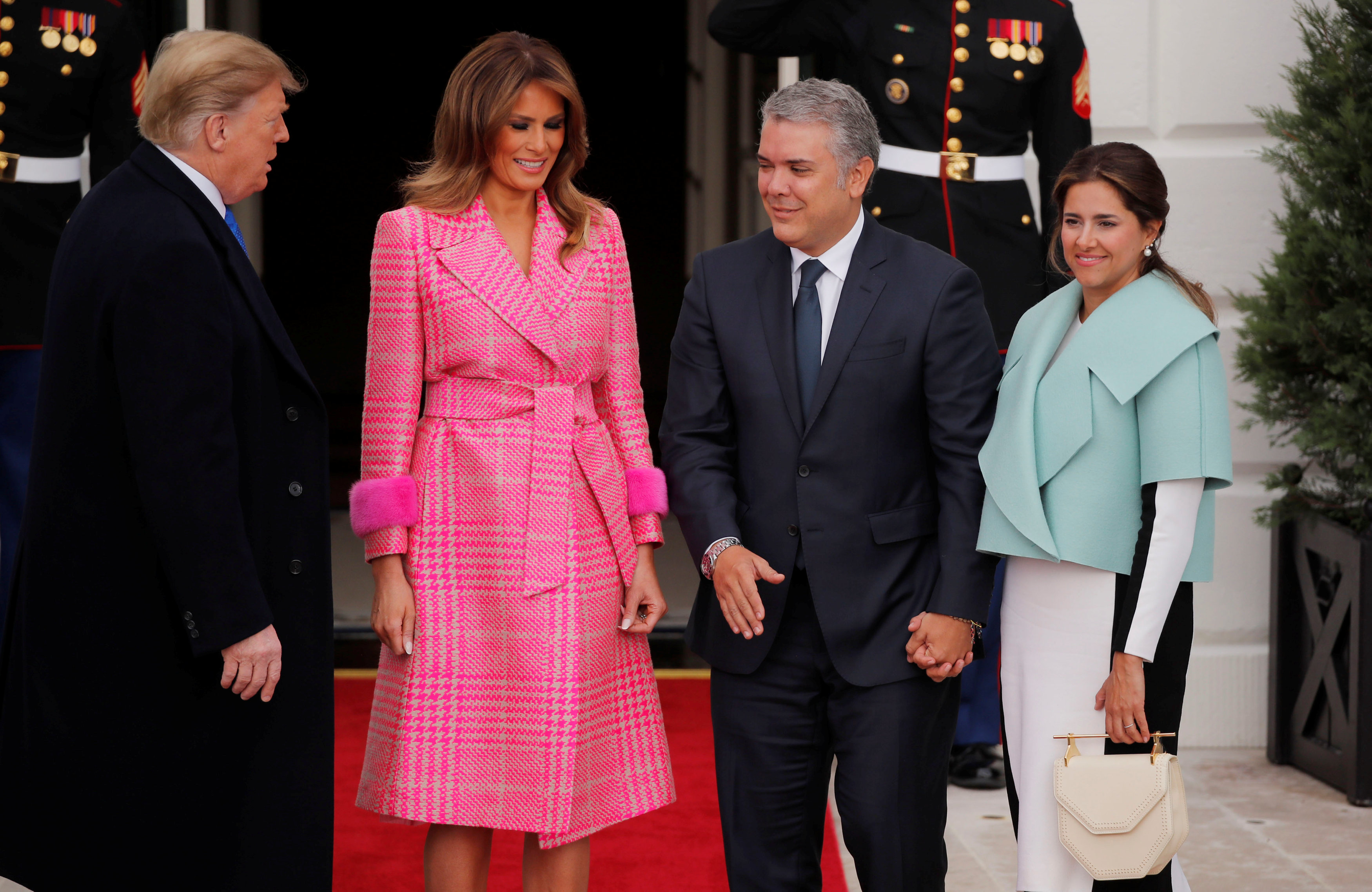 Se burlan de la chaqueta de la primera dama de Colombia y funcionarios salen en su defensa (fotos)